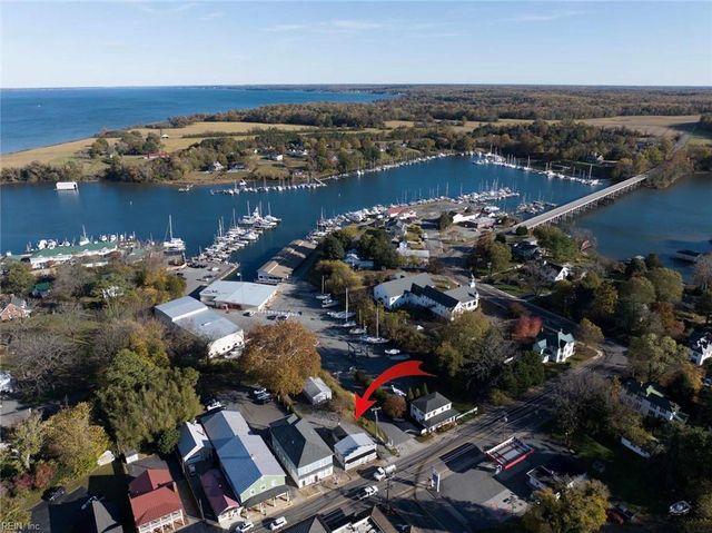 31 Cross ST, Urbanna, VA 23175