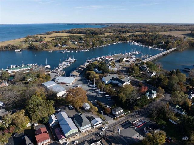 31 Cross ST, Urbanna, VA 23175