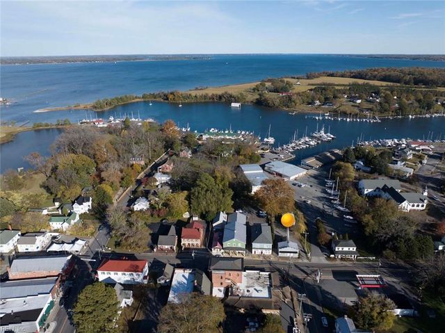 31 Cross ST, Urbanna, VA 23175