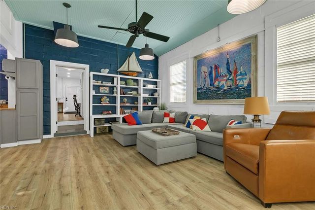 31 Cross ST, Urbanna, VA 23175