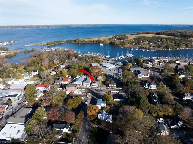 31 Cross ST, Urbanna, VA 23175