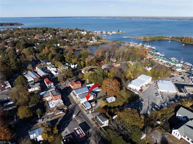 31 Cross ST, Urbanna, VA 23175