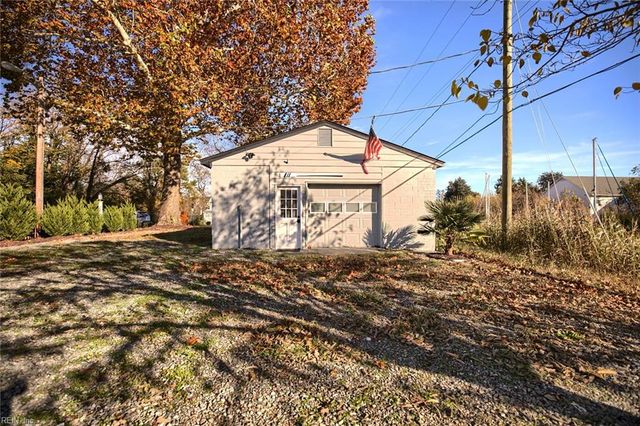 31 Cross ST, Urbanna, VA 23175