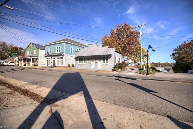 31 Cross ST, Urbanna, VA 23175