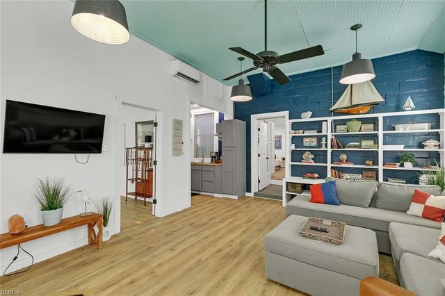 31 Cross ST, Urbanna, VA 23175