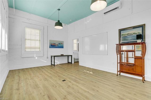 31 Cross ST, Urbanna, VA 23175