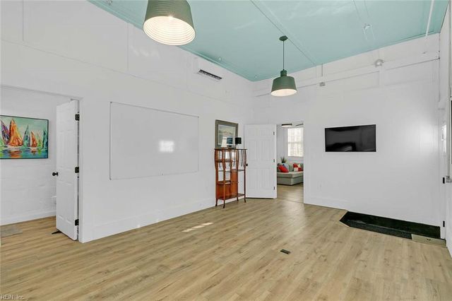 31 Cross ST, Urbanna, VA 23175