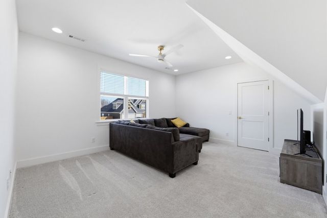 6406 S 62nd Street, Rogers, AR 72758