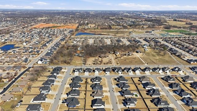 6406 S 62nd Street, Rogers, AR 72758