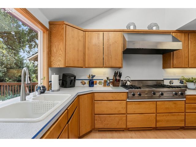 4249 RIVERVIEW Dr, West Linn, OR 97068