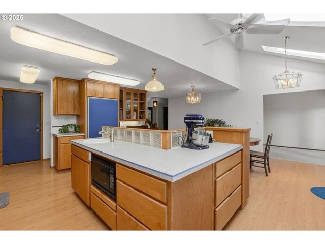 4249 RIVERVIEW Dr, West Linn, OR 97068
