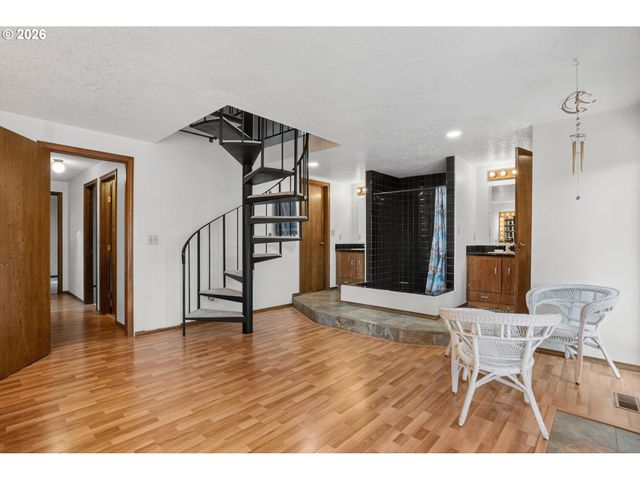 4249 RIVERVIEW Dr, West Linn, OR 97068