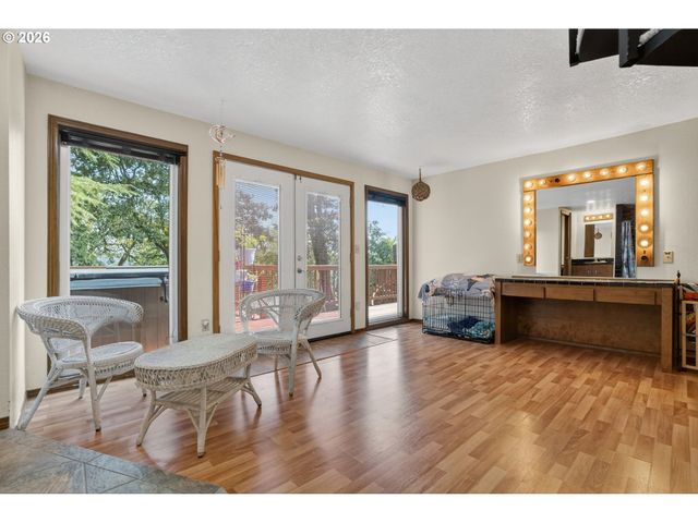 4249 RIVERVIEW Dr, West Linn, OR 97068