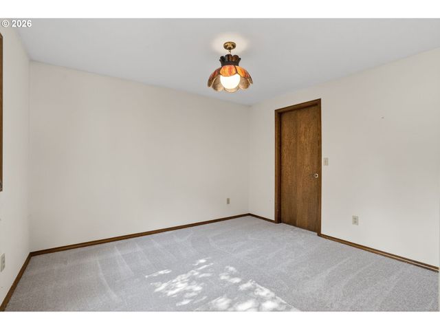 4249 RIVERVIEW Dr, West Linn, OR 97068