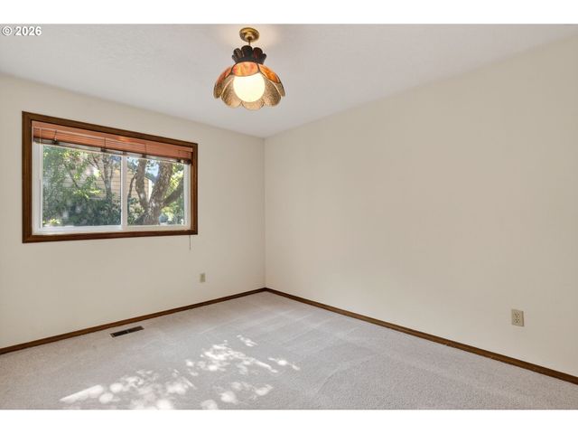 4249 RIVERVIEW Dr, West Linn, OR 97068