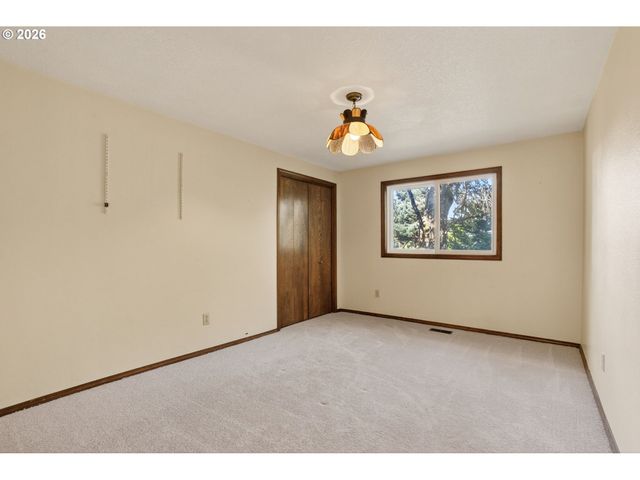 4249 RIVERVIEW Dr, West Linn, OR 97068