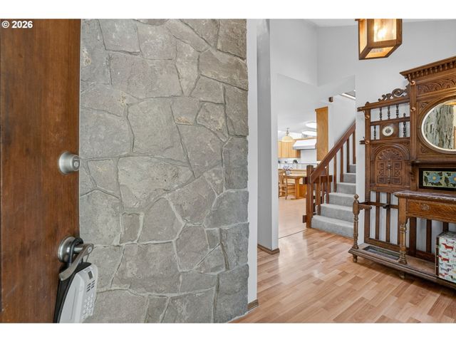 4249 RIVERVIEW Dr, West Linn, OR 97068