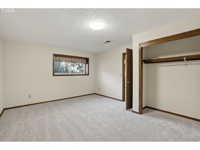 4249 RIVERVIEW Dr, West Linn, OR 97068