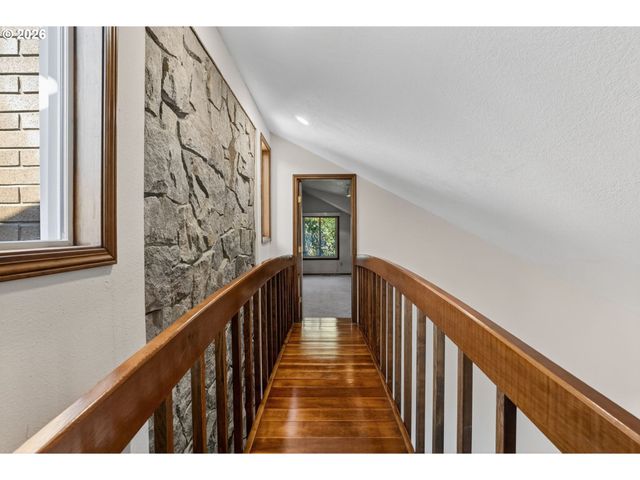 4249 RIVERVIEW Dr, West Linn, OR 97068