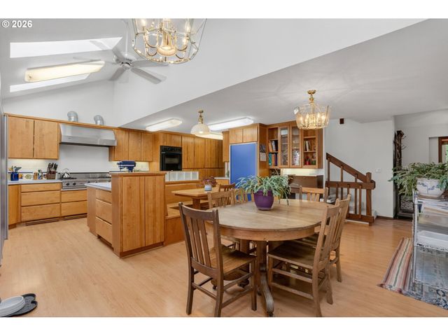 4249 RIVERVIEW Dr, West Linn, OR 97068