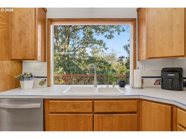 4249 RIVERVIEW Dr, West Linn, OR 97068