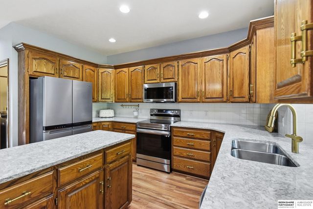 14116 Hillsborough Drive, Omaha, NE 68164