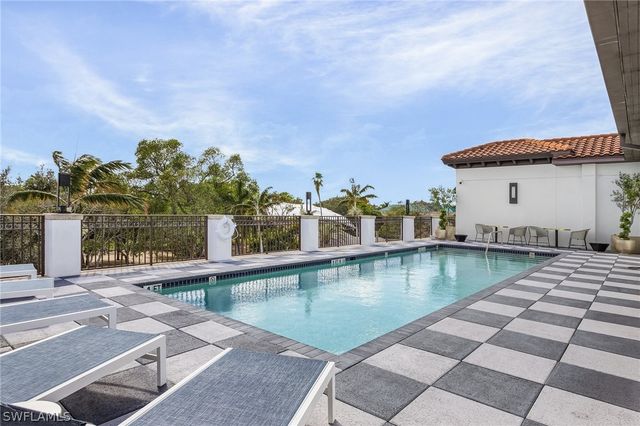 780 5th AVE S 3, Naples, FL 34102