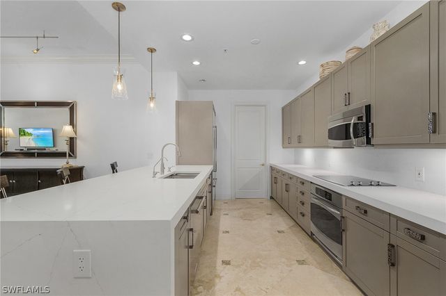 780 5th AVE S 3, Naples, FL 34102