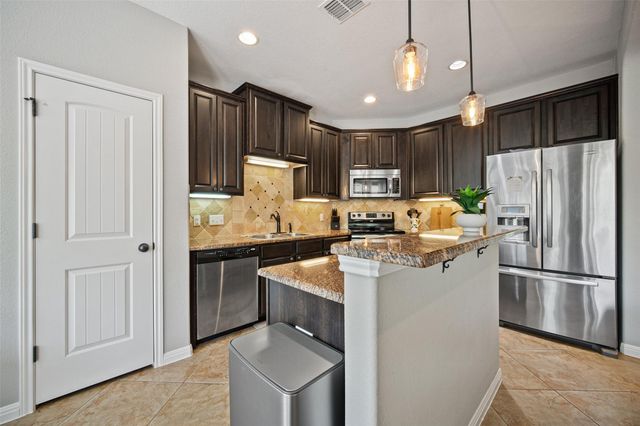 37 Ridgewood CIR, Wimberley, TX 78676