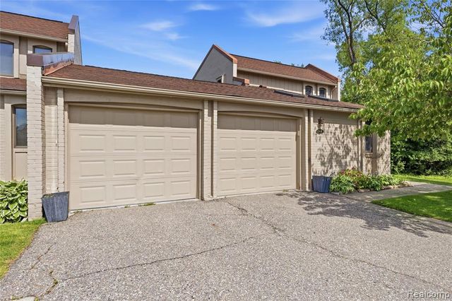 2969 Moon Lake Drive, West Bloomfield, MI 48323