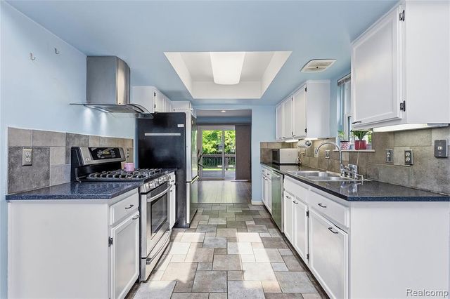2969 Moon Lake Drive, West Bloomfield, MI 48323