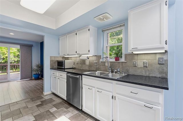 2969 Moon Lake Drive, West Bloomfield, MI 48323