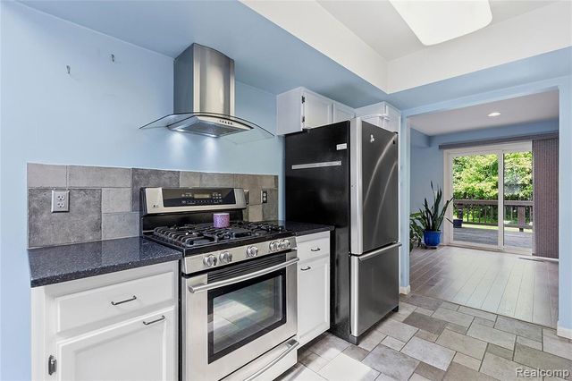 2969 Moon Lake Drive, West Bloomfield, MI 48323