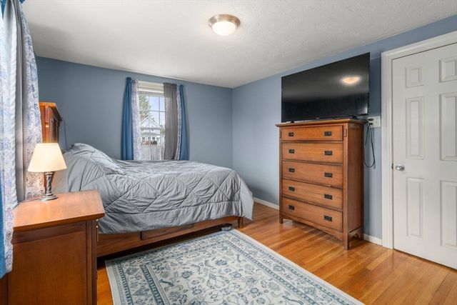 2 Pond St, Uxbridge, MA 01569