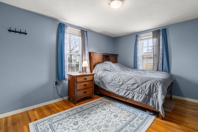 2 Pond St, Uxbridge, MA 01569