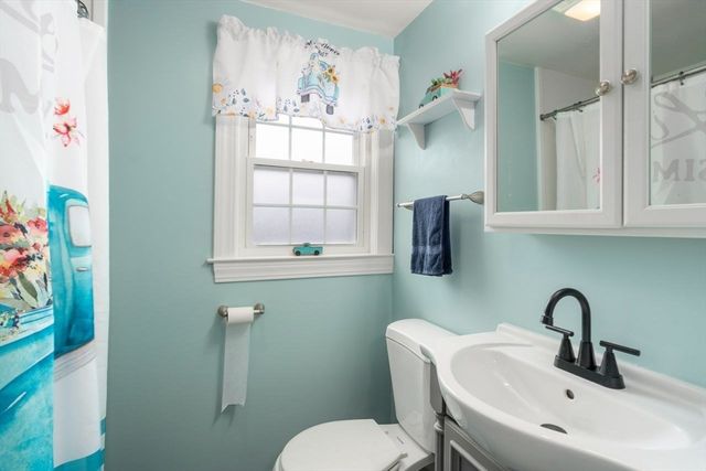 2 Pond St, Uxbridge, MA 01569