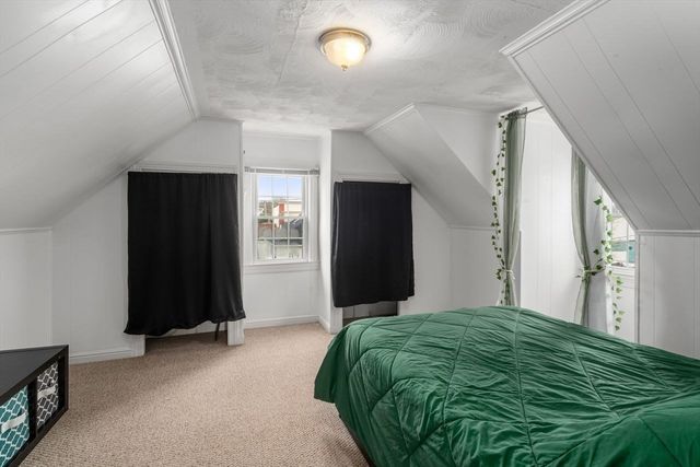 2 Pond St, Uxbridge, MA 01569