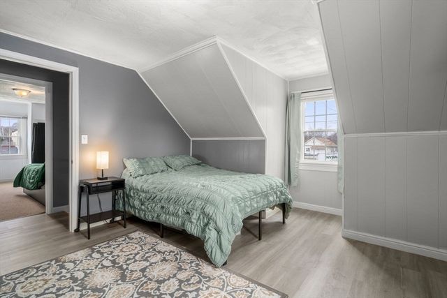 2 Pond St, Uxbridge, MA 01569