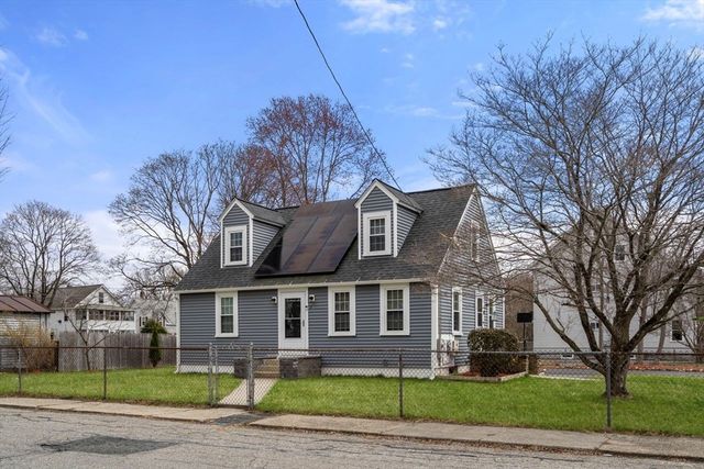 2 Pond St, Uxbridge, MA 01569