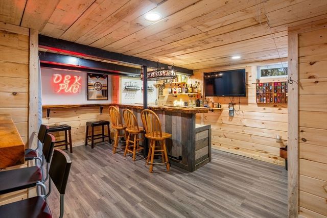 2 Pond St, Uxbridge, MA 01569