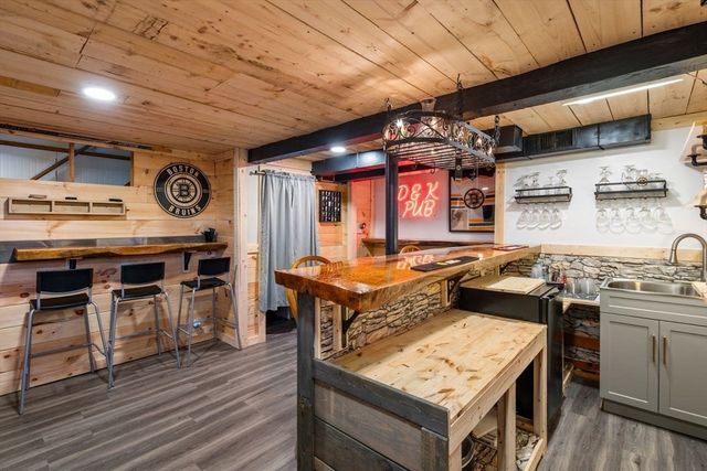 2 Pond St, Uxbridge, MA 01569