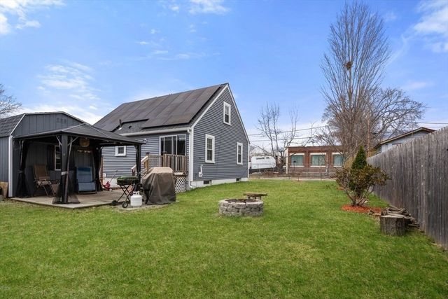 2 Pond St, Uxbridge, MA 01569