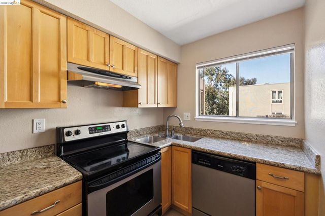 466 Crescent Street 317, Oakland, CA 94610