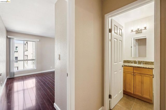 466 Crescent Street 317, Oakland, CA 94610