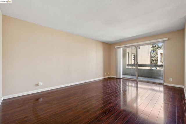 466 Crescent Street 317, Oakland, CA 94610