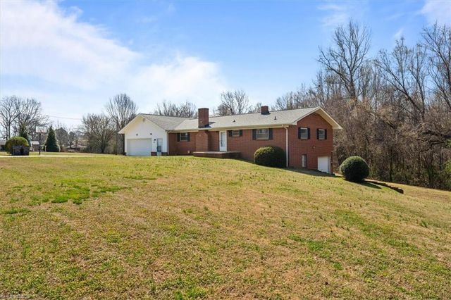 175 Countryside Lane, Linwood, NC 27299