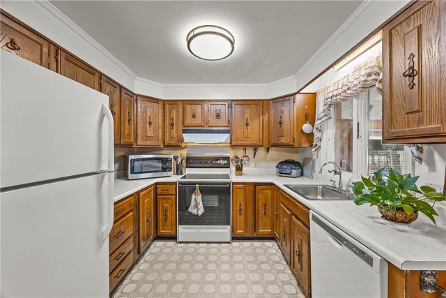 253 Woodcroft Drive, Greece, NY 14616