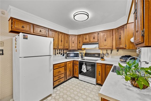 253 Woodcroft Drive, Greece, NY 14616