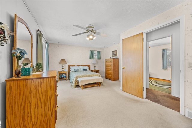 253 Woodcroft Drive, Greece, NY 14616