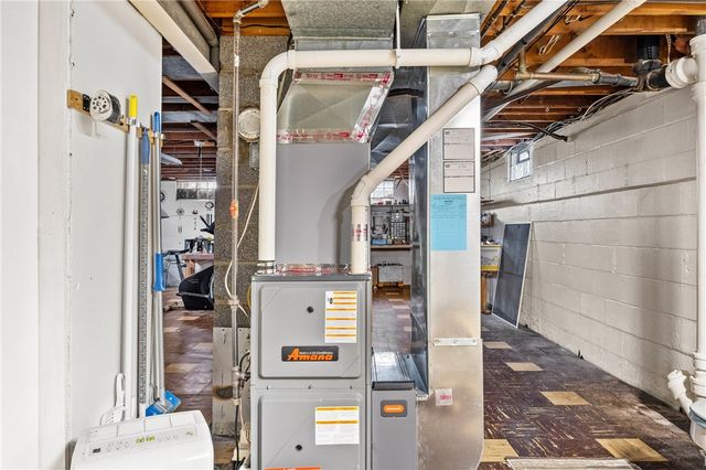 253 Woodcroft Drive, Greece, NY 14616